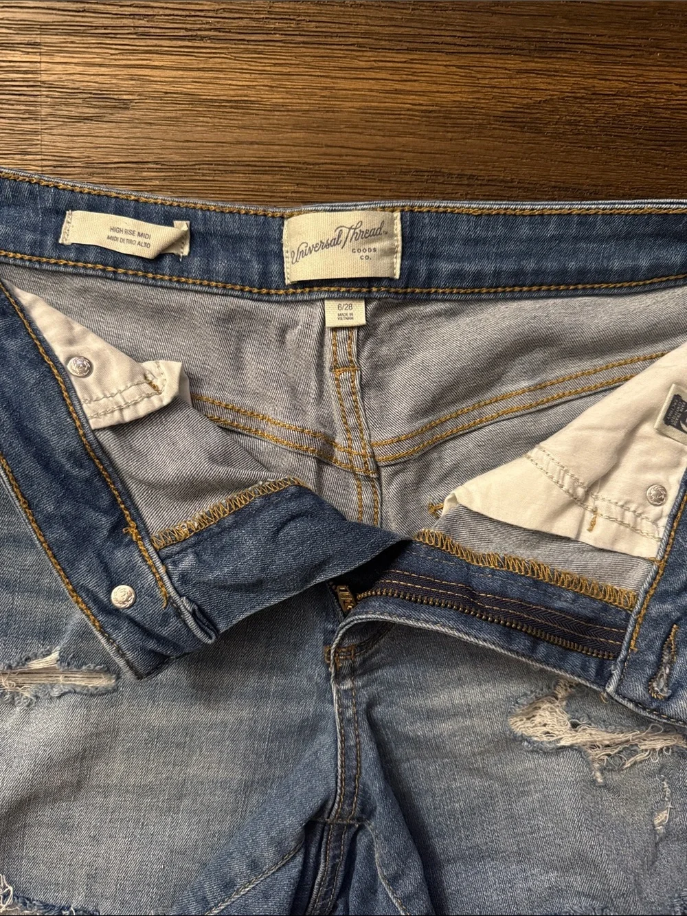 Universal Thread High Rise Medium Wash Distressed Denim Midi Shorts Size 6/28R